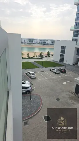 1BR hall, first tenant, side sea view balcony, 2 baths, built‑in wardrobes. Rent 48K (2 payments) or 46K (1 payment). Deposit 2500 cash.