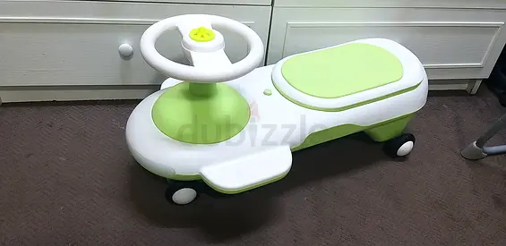 Kids Ride-On Car with Steering Wheel — Green/White,new