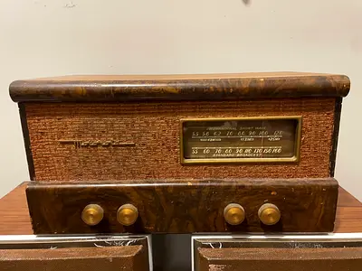 Vintage Motorola 65T21 Antique Tube Radio – 1940s Wooden AM/SW Radio