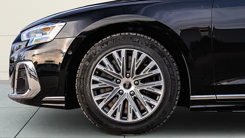 2025 AUDI A8 缩略图 3