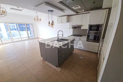 Upgraded kitchen I Low floor I Community View