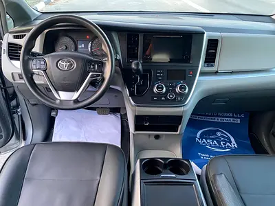 صورة مصغرة 2 لـ 2015 Toyota SIENNA
