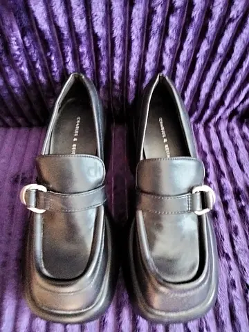 Black leather loafers with silver buckle - Womens size36 200 derh
