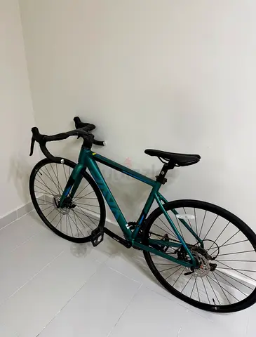 Used teal road/gravel bike - lightweight frame, disc brakes, good condition