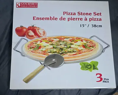 15 Pizza Stone Set with Cutter and Stand - New in Box