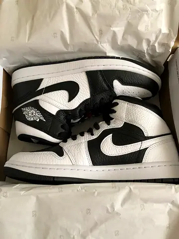 Air Jordan 1 Mid - Black White