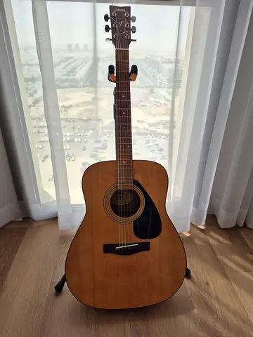 Yamaha Acoustic Guitar F310 plus Stand