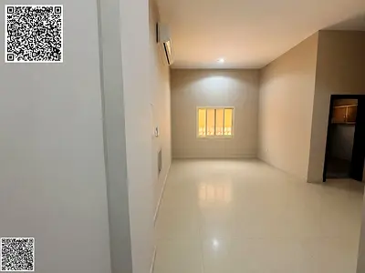 شقة واسعة للإيجار في عجمان، تتكون من غرفتي نوم وغرفة معيشة