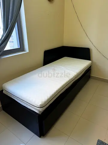 Day bed with 2 foam mattresses - excellent condition