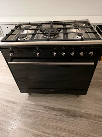 Smeg Digital Black Top Gas Oven Electric Cooker 90cm latest model excellent condition