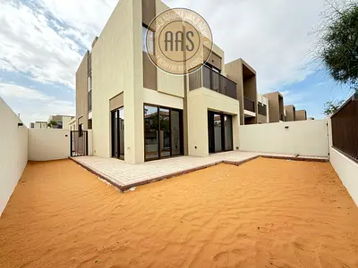 Spacious Single Row 4-Bedroom Villa For Rent in La Violeta