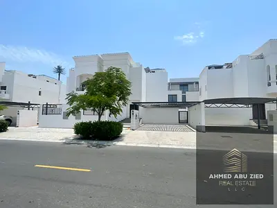 3 master bedrooms, large living room, men's majlis, maid's room with master suite, large roof terrace, covered parking, spacious kitchen, 5 bathrooms,