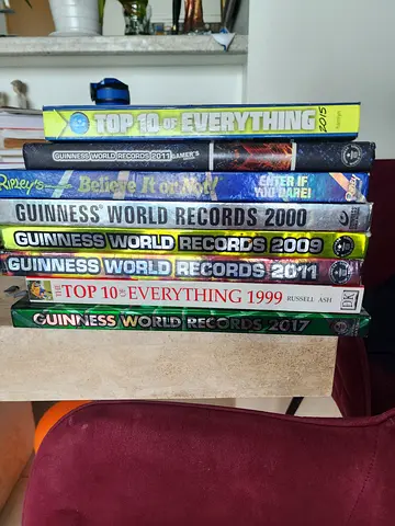 Set of Guinness World Records books (1999, 2000, 2001, 2007, 2009) + Top 10s