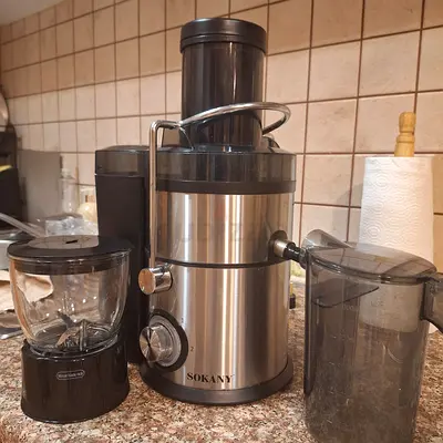 Stainless Steel Sokany Juice Extractor with Jar - Good Condition