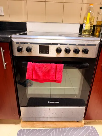 Used freestanding electric oven and stovetop - good working condition