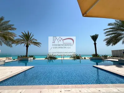 Live by the Shore Surrounded by Elegance