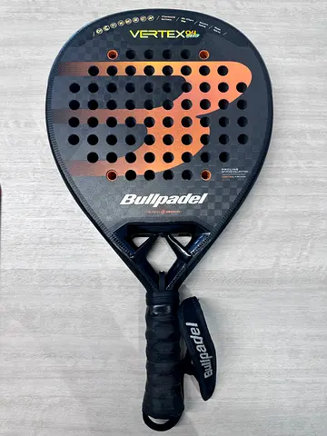 Bullpadel Vertex Hybrid 2025