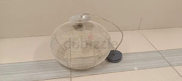 Round woven table lamp with flexible neck - beige/grey