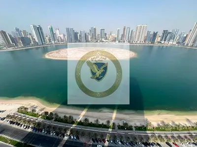 اكبر مساحة ثلاث غرف وصالة صف اول على الكورنيش مع بلكونة باطلالة بحرية مفتوحة و تكيف مجانا على المالك و باركين مجانا و غرفة خادمة ماستر