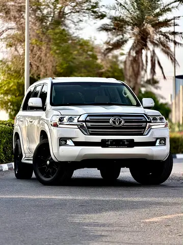 Toyota Land Cruiser VXR 5.7L V8 ( Xtreme edition ) Arctic truck 2017 . Gcc specs