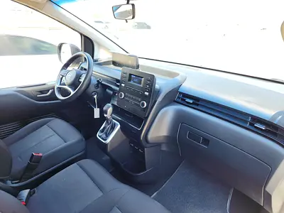 2023 Hyundai STARIA photo 12