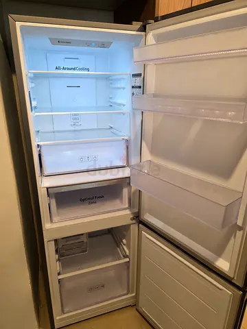 Samsung Fridge Buttom Freezer latest model excellent condition