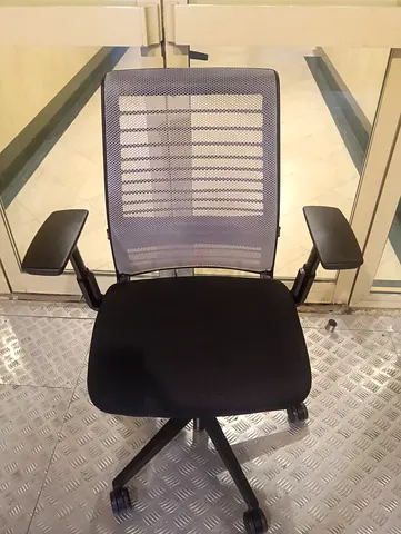 Steelcase chair for selling.fully loaded chair