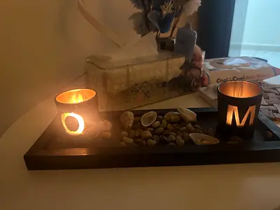 Wooden decorative tray with candle holders and pebbles - set of 2