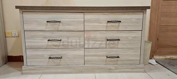 Chest of drawers.