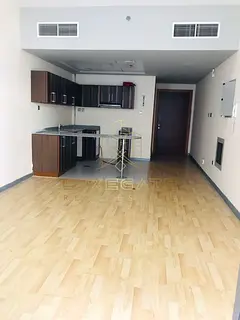 HUGE STUDIO | 12 CHEQUES | PRIME LOCATION
