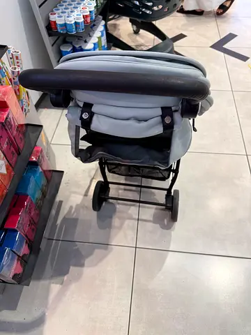 Light grey compact baby stroller - good condition with gift 🎁 giggles
