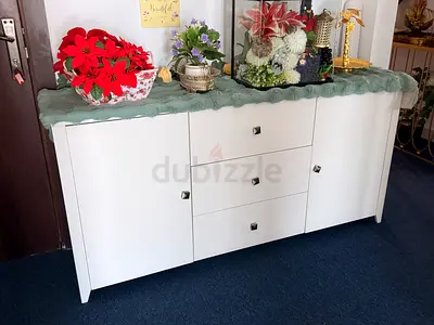 White sideboard cabinet with 3 drawers and two doors - good condition