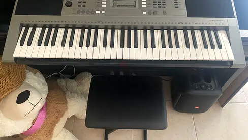 Yamaha PSR-E353 Keyboard + Bench | Excellent Condition