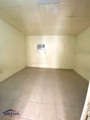 BUDGET FRIENDLY BACHLOURS ROOM WITH UTILITIES ON MONTHLY BASIS - TOWN CENTER - PRIME LOCATION