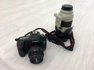 camera with zooms and stands