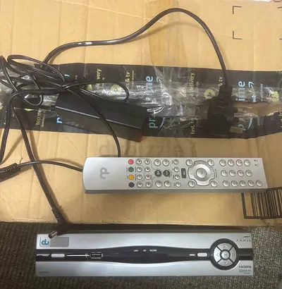 Arris Digital Cable TV Receiver / Set-top Box with Remote and Power Cable