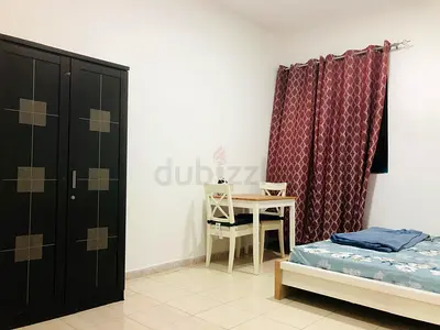 Kerala family sharing room Near Sahara Bridge no commission.
