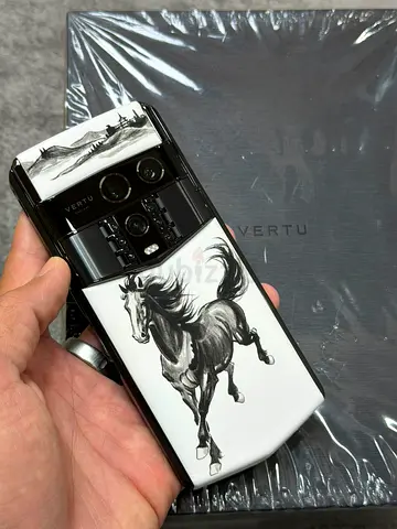 Vertu Agent Q 1TB Limited Edition — Handheld Luxury Phone with HorseArt Edition