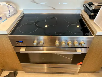 Media brand like new Electric cooker very good working new model 90/60cm delivery with warranty