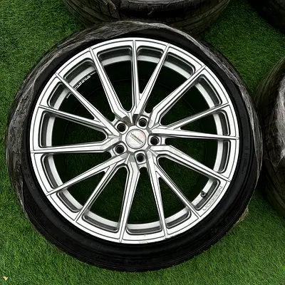 Original Used Vossen HF-4T 22 inch rims for Range Rover