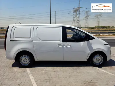 2023 Hyundai STARIA photo 4