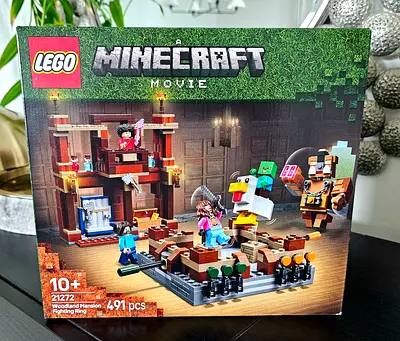 LEGO Minecraft Woodland Mansion Fighting Ring (Set 21272) - 491 Pieces, New in Box