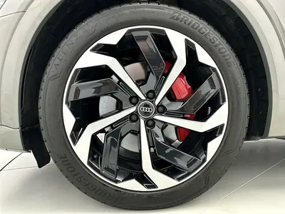 صورة 7 لـ 2024 AUDI Q8 E-TRON