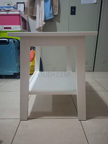 Simple white wooden side table with lower shelf - good condition. Dimension: 55x45x55