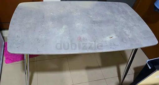 Dinning Table with 4 Chairs - good condition
