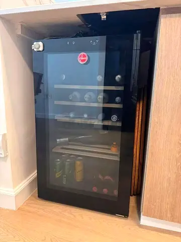 Hoover wine cooler 34 Bottle touch Display