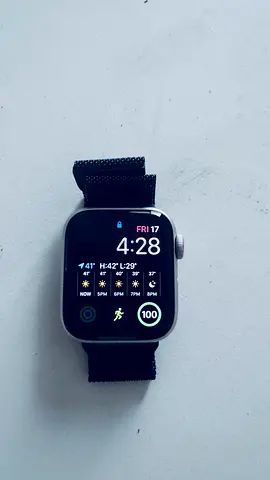 Apple Watch SE 2nd generation flawless no scratches with magnetic strap 100% battery health