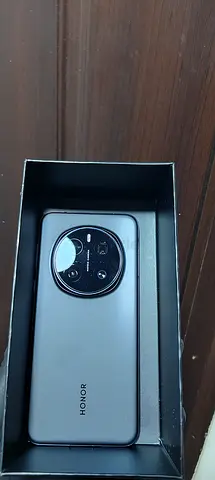 Honor Magic7 Pro with box, charger and covers - very good condition