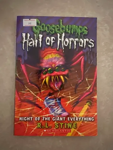 Night of the Giant Everything (How to Train Your Monster?) — R.L. Stine — Good Condition