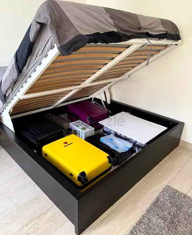 Ikea Hydraulic Queen size 160×200 bed with mattress available in perfect condition